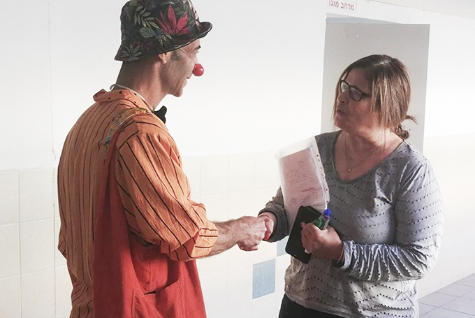 ליצן בבית הספר?